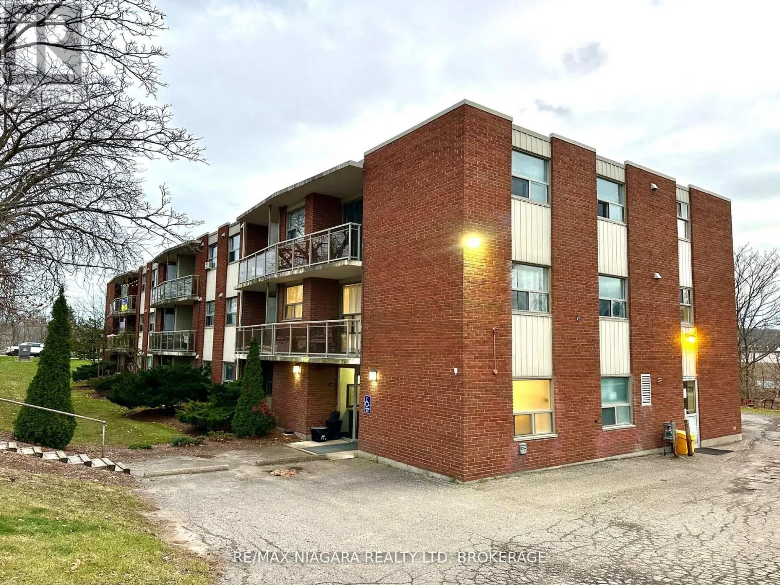 102 - 7 RIVERVIEW BOULEVARD #102