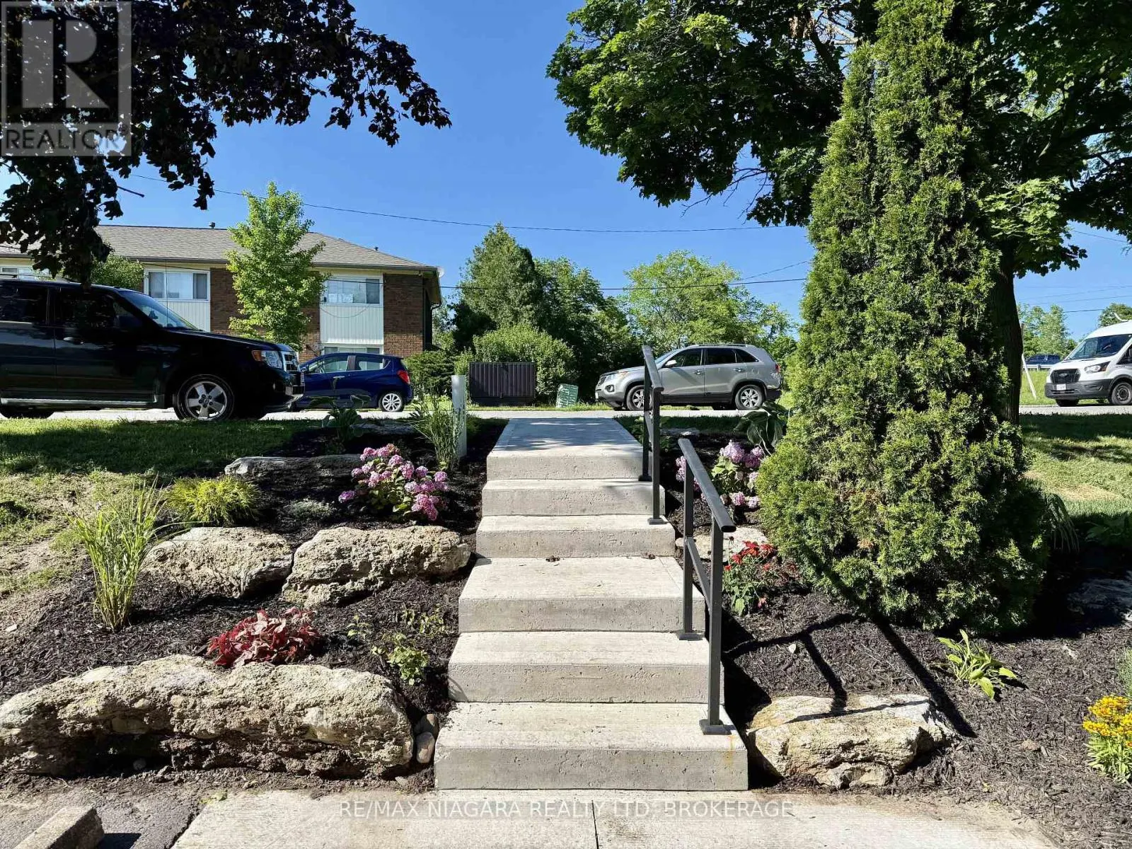 102 - 7 RIVERVIEW BOULEVARD #102