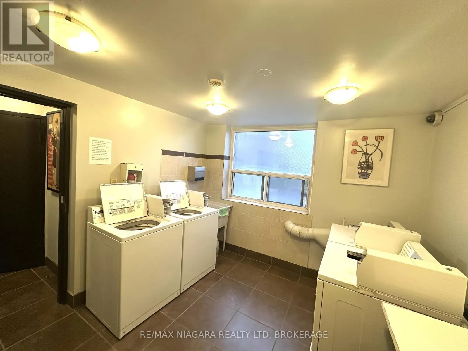 102 - 7 RIVERVIEW BOULEVARD #102