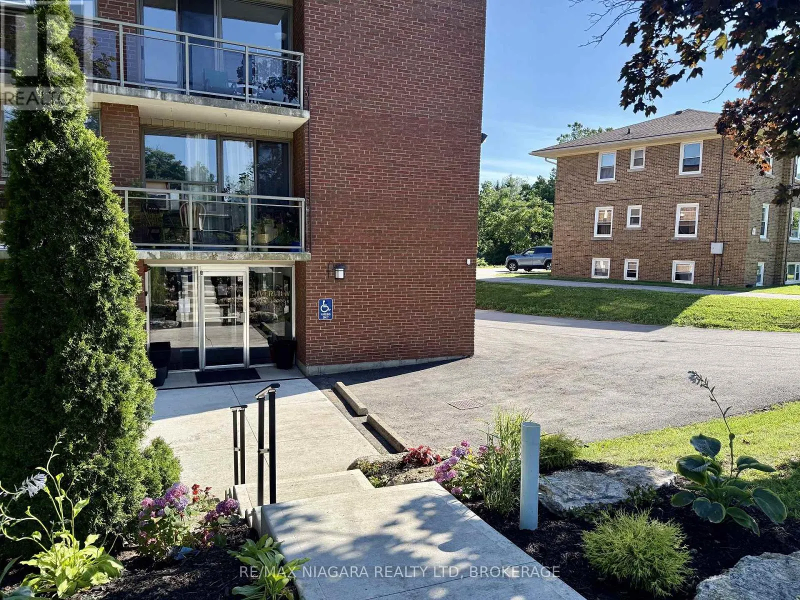 102 - 7 RIVERVIEW BOULEVARD #102