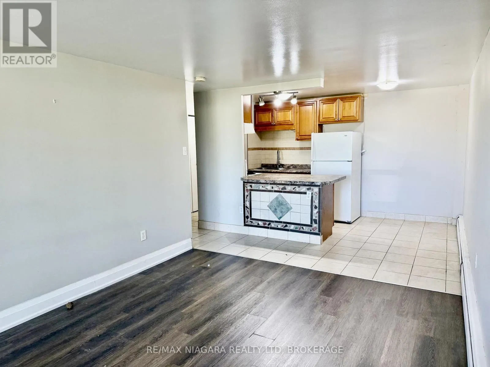 102 - 7 RIVERVIEW BOULEVARD #102