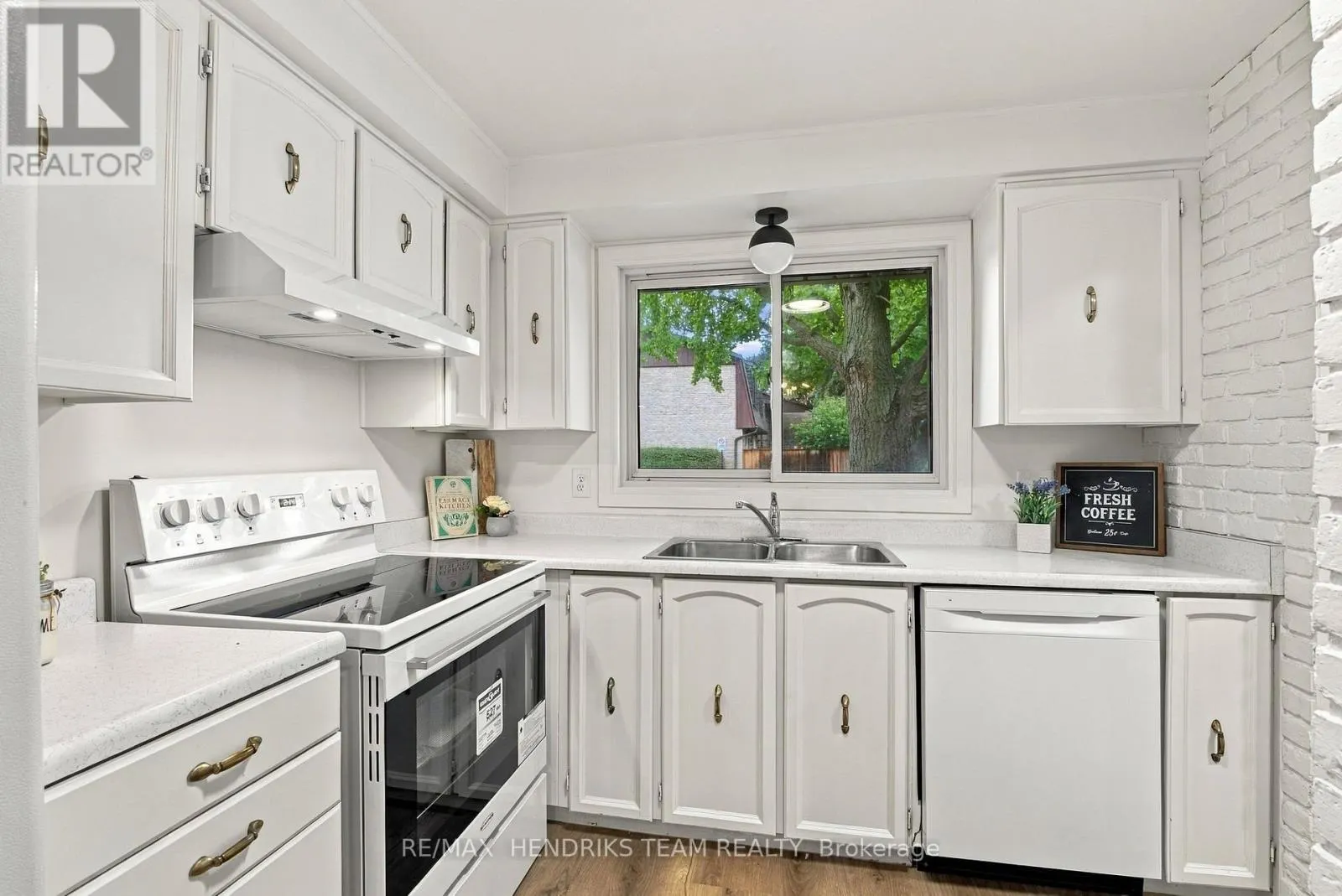 37 - 151 LINWELL ROAD #37
