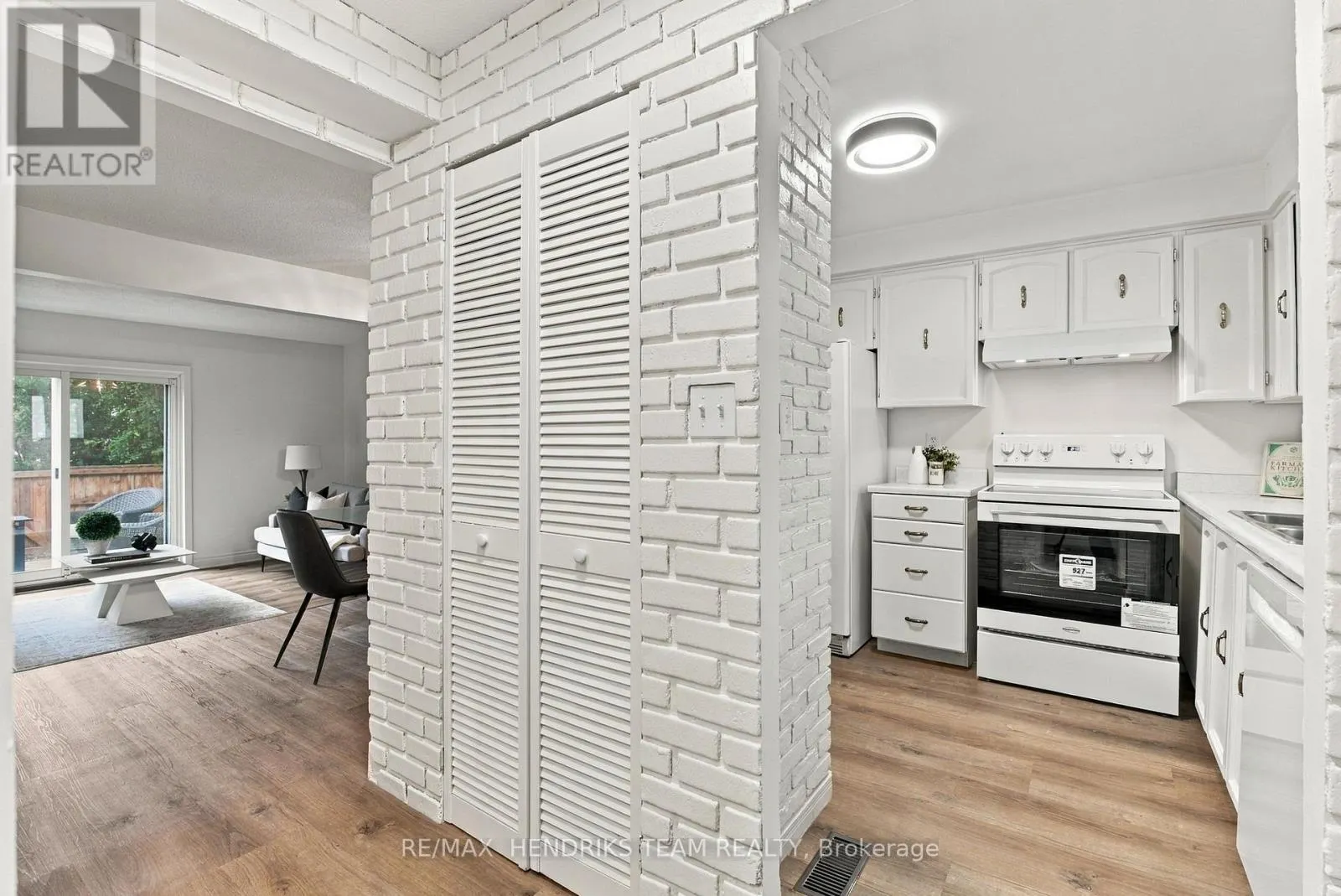 37 - 151 LINWELL ROAD #37