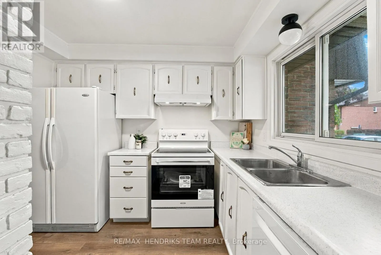 37 - 151 LINWELL ROAD #37