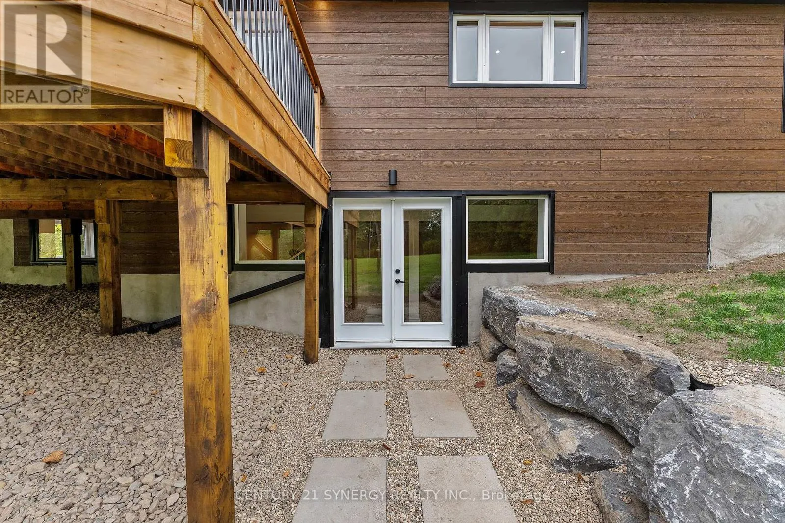 1580 GROVES ROAD
