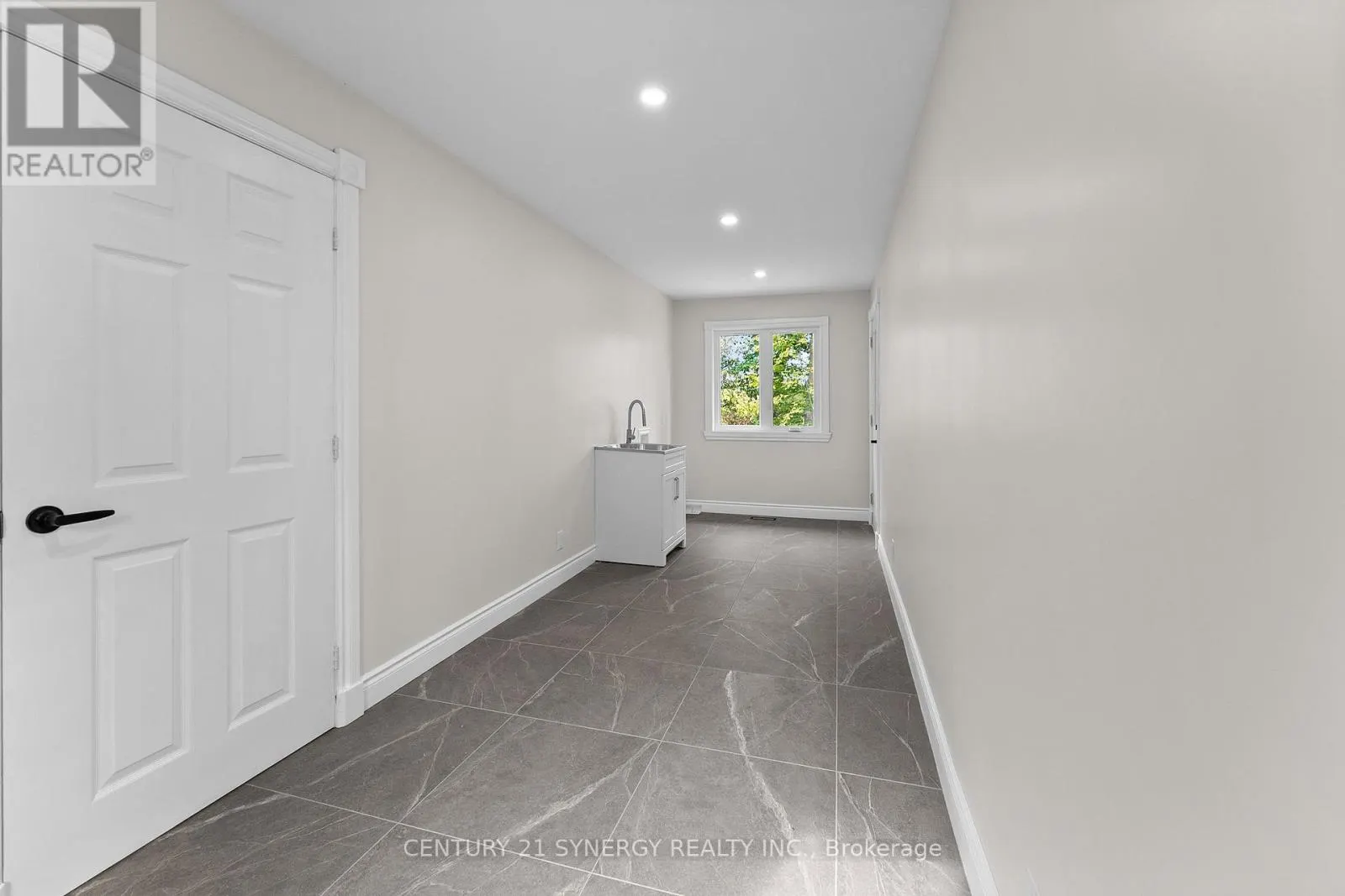 1580 GROVES ROAD