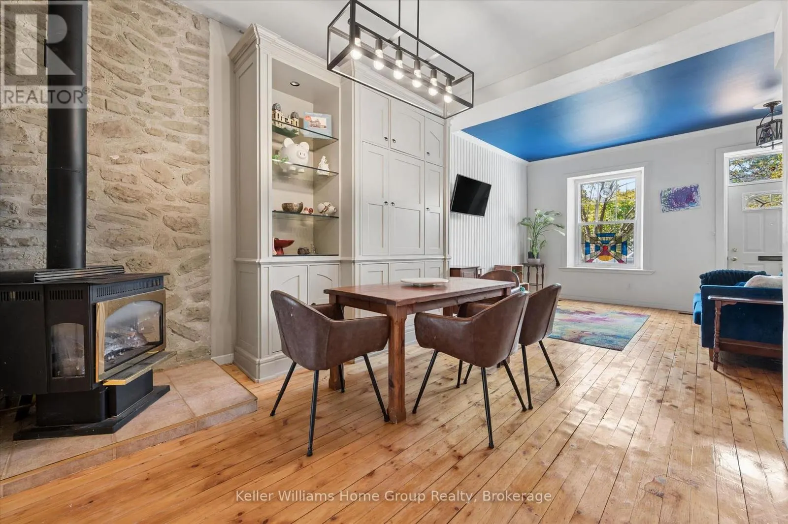 452 ST ANDREW STREET W