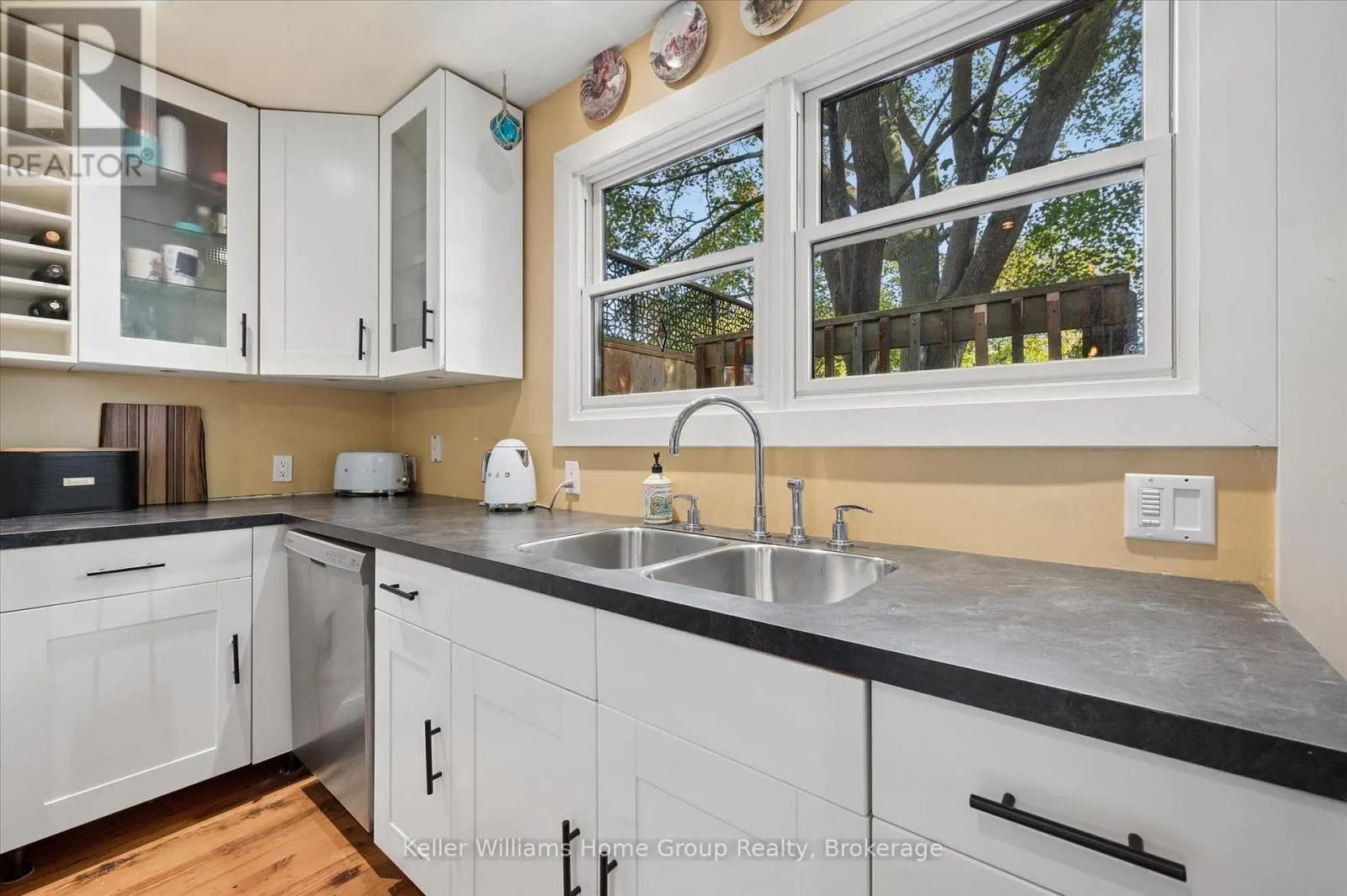452 ST ANDREW STREET W