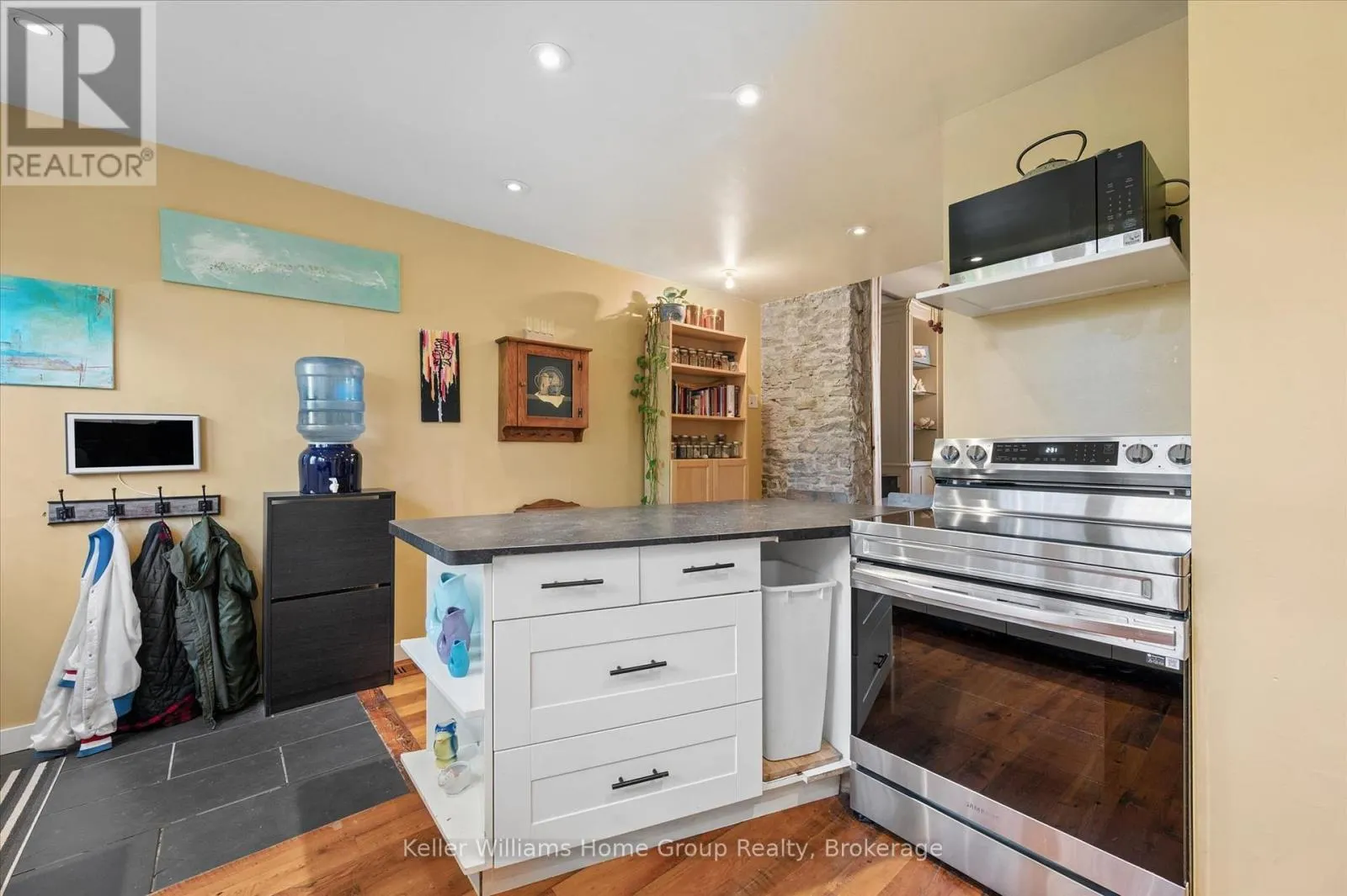 452 ST ANDREW STREET W