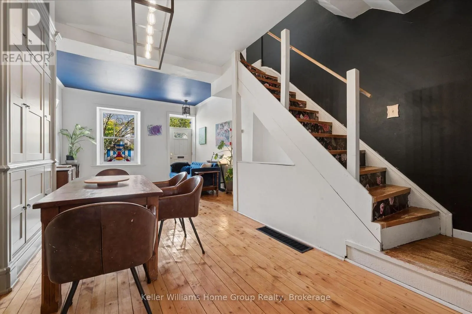 452 ST ANDREW STREET W