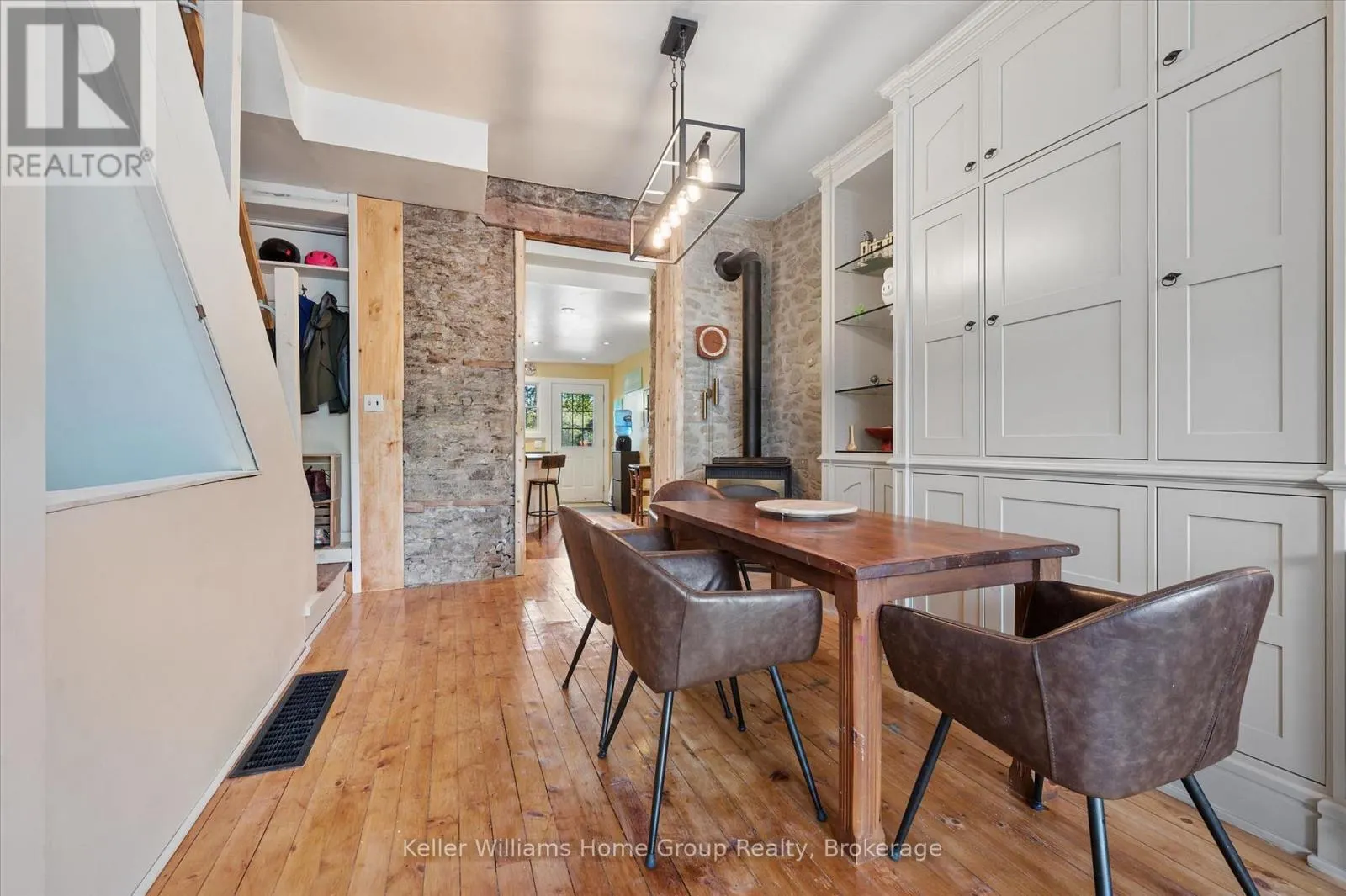 452 ST ANDREW STREET W