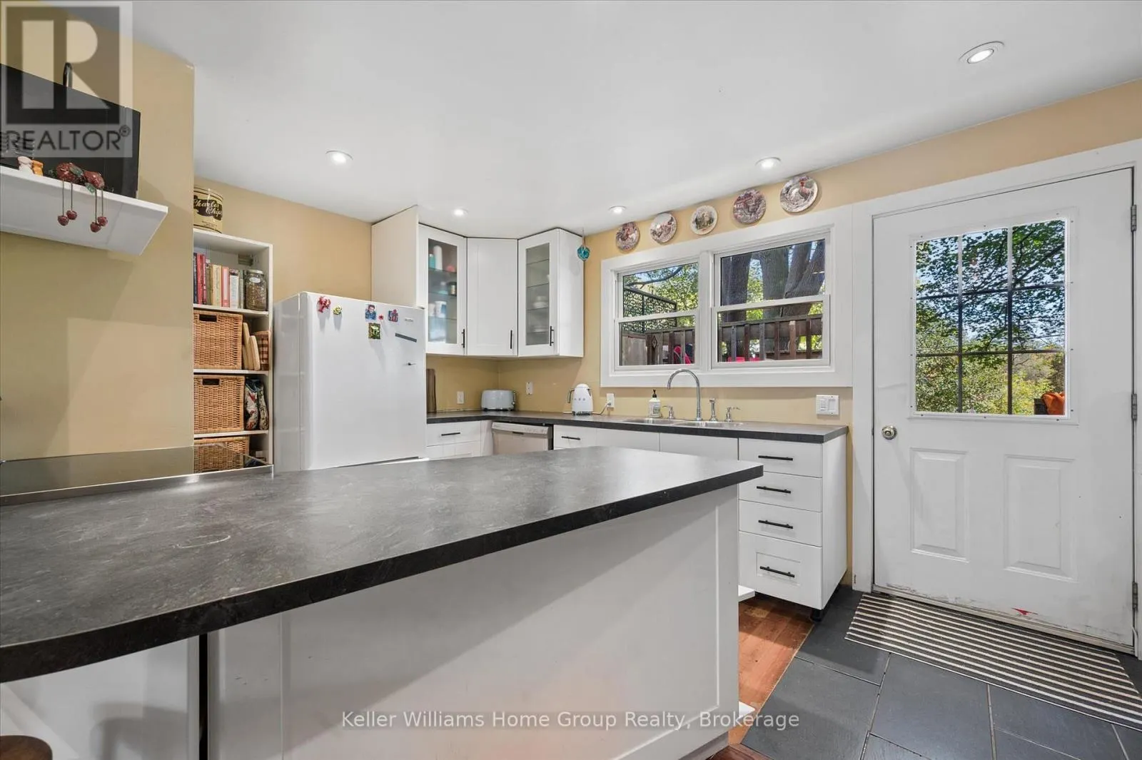 452 ST ANDREW STREET W