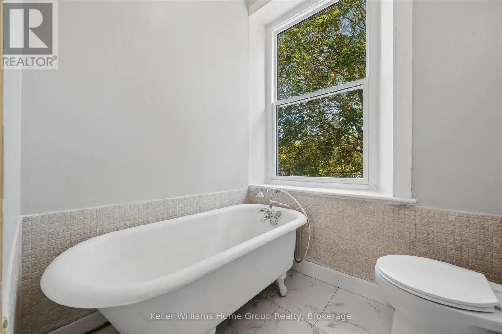 452 ST ANDREW STREET W