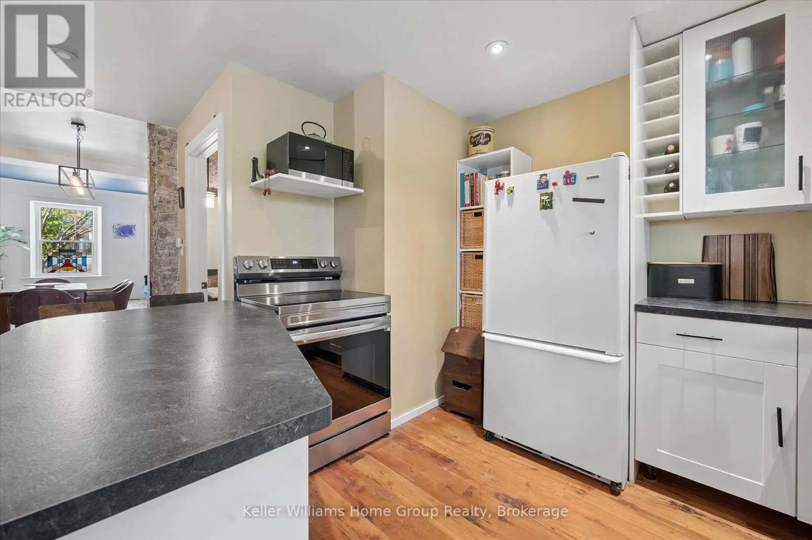 452 ST ANDREW STREET W