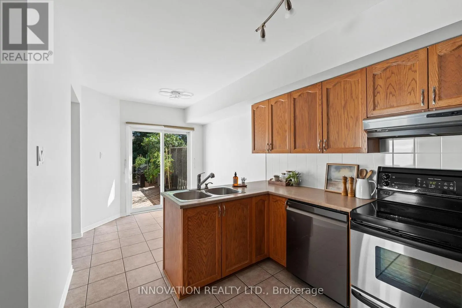 37 CHANTILLY GATE