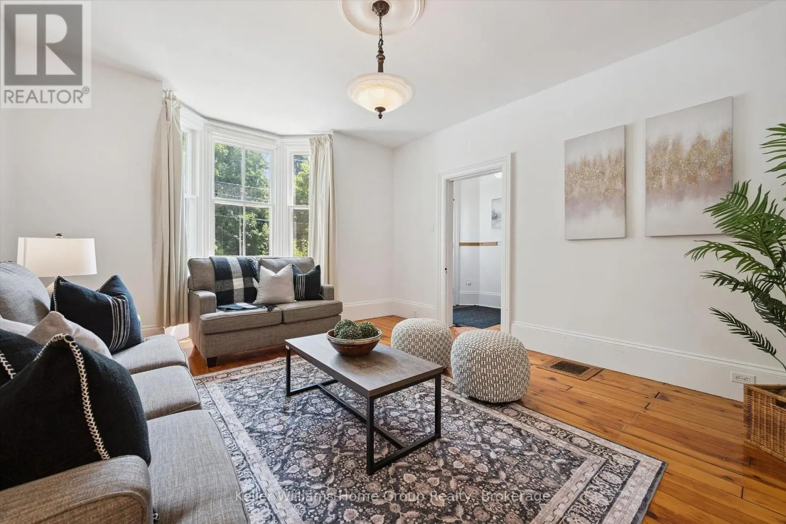 129 SUFFOLK STREET W