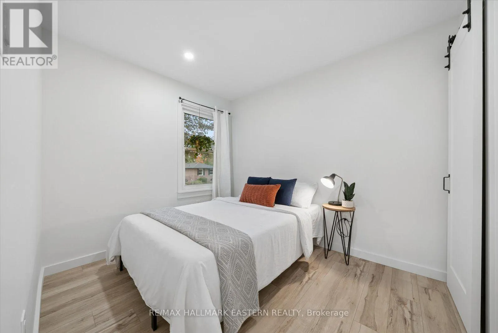 482 WELLINGTON STREET W