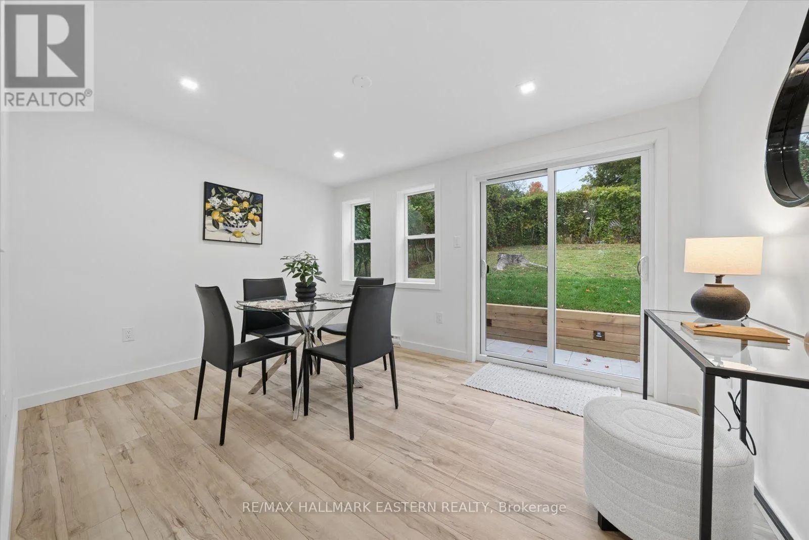482 WELLINGTON STREET W