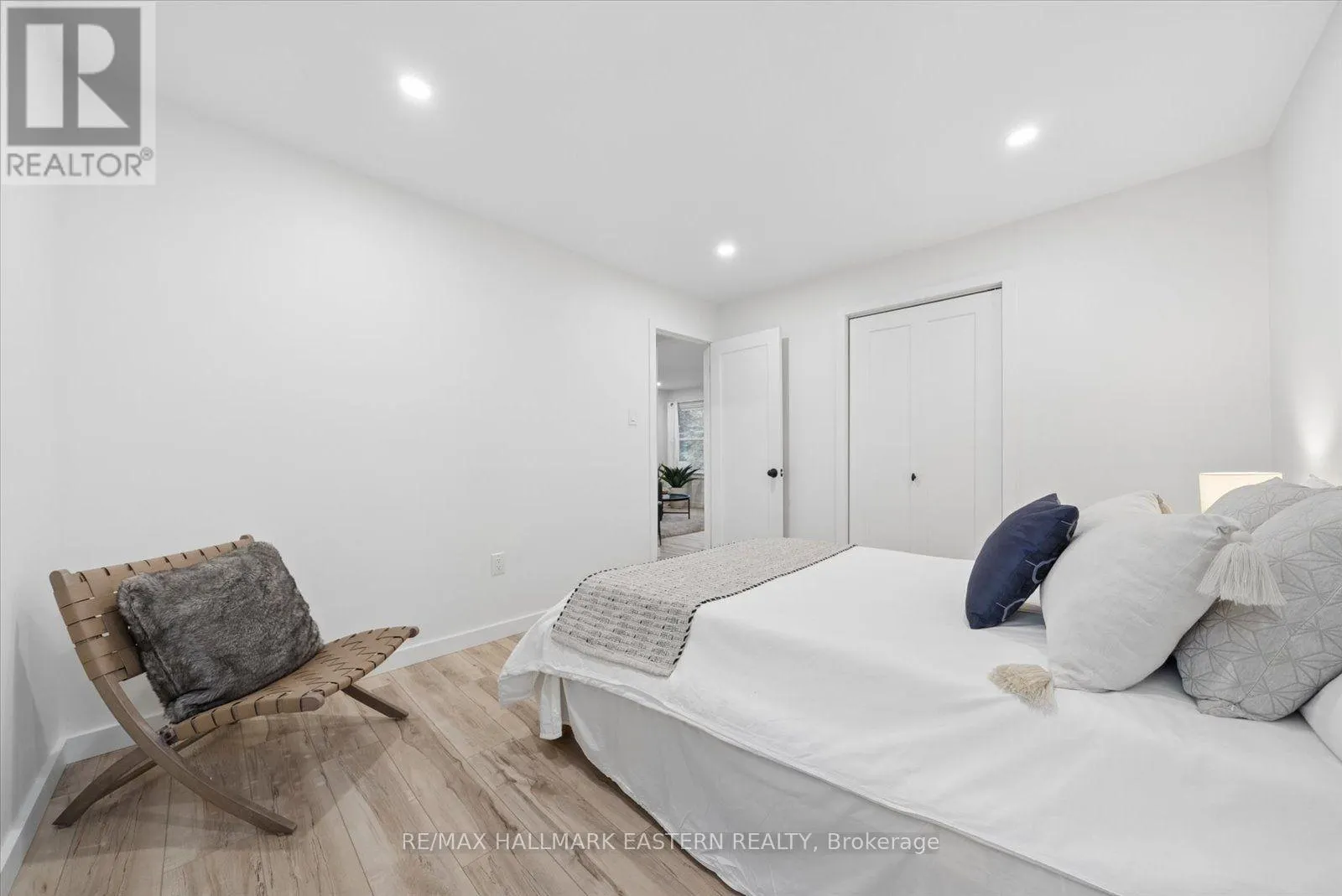 482 WELLINGTON STREET W