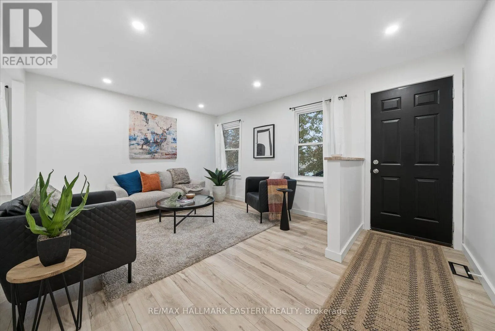 482 WELLINGTON STREET W