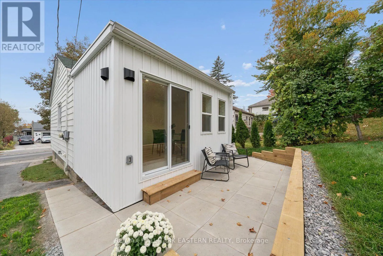 482 WELLINGTON STREET W