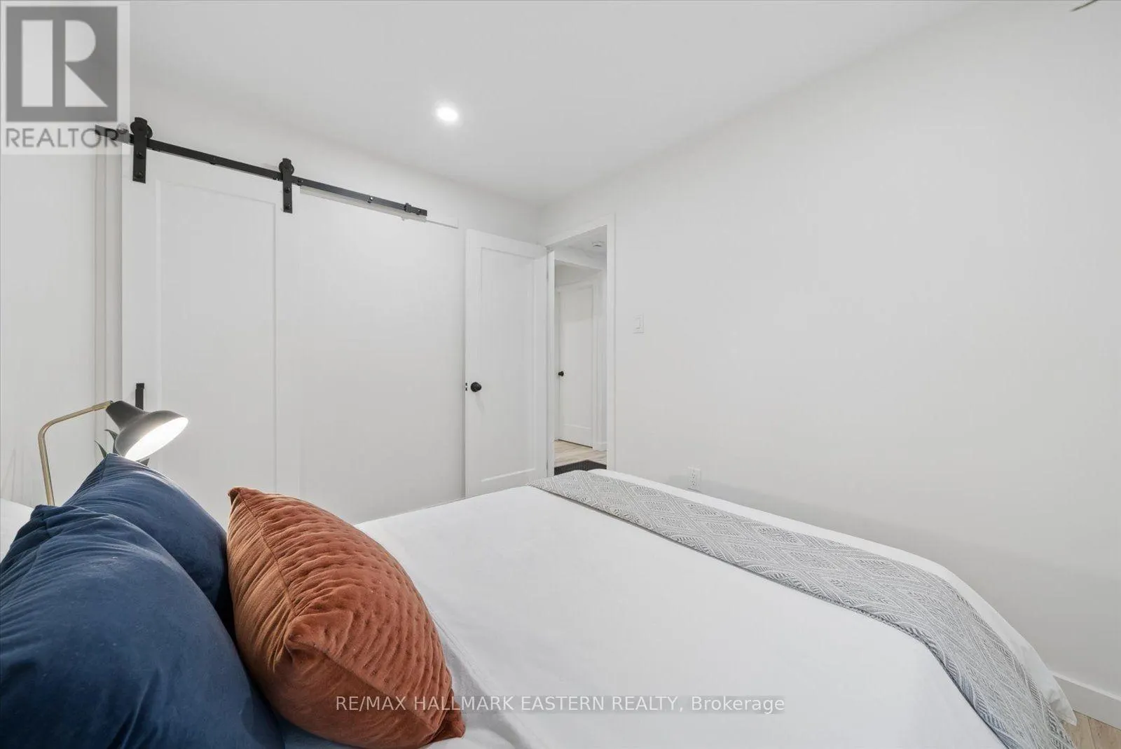 482 WELLINGTON STREET W