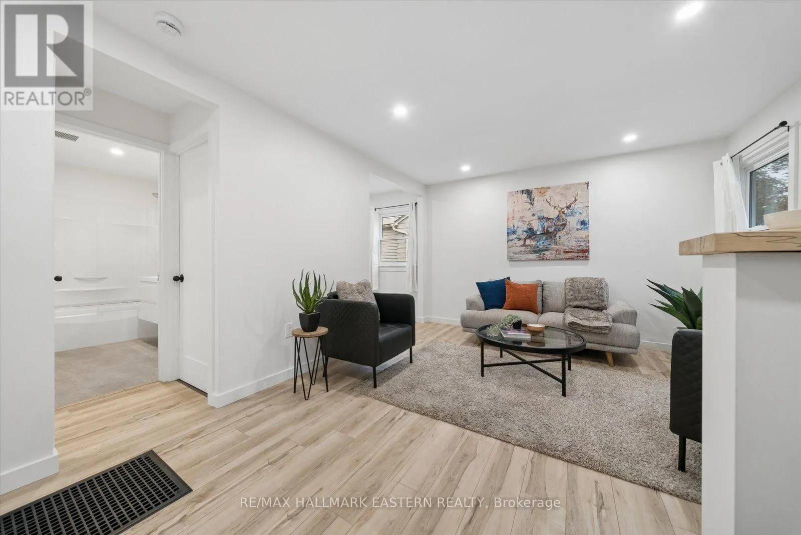 482 WELLINGTON STREET W