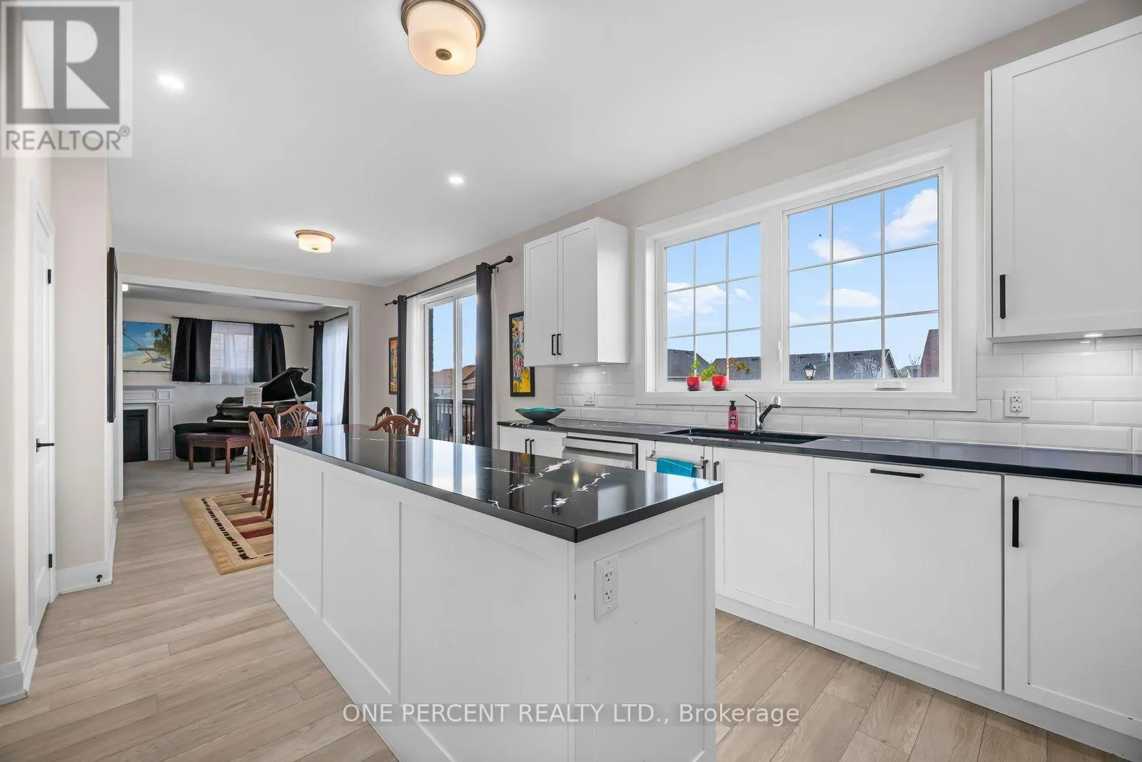 626 HAYLOCK GARDENS