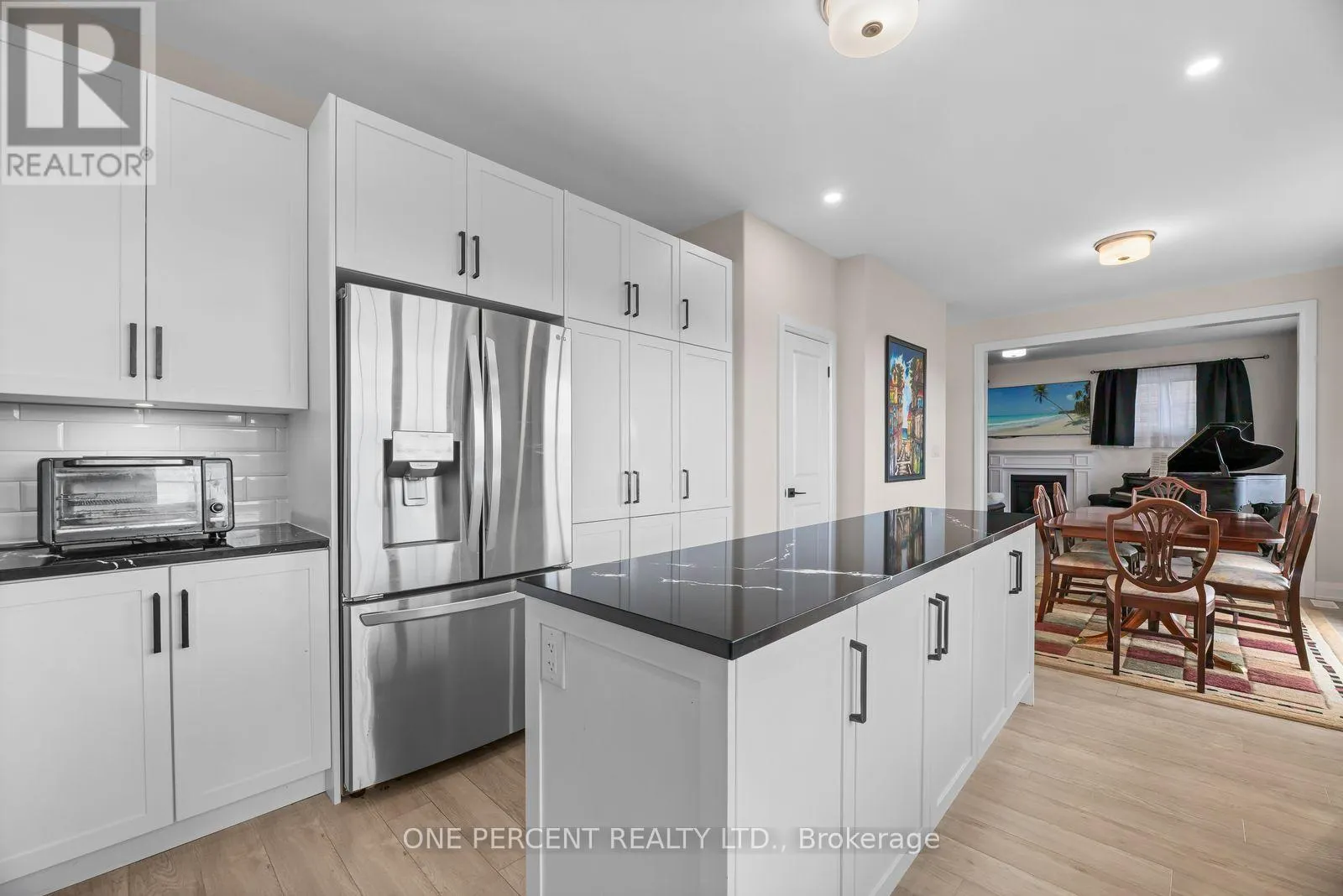 626 HAYLOCK GARDENS