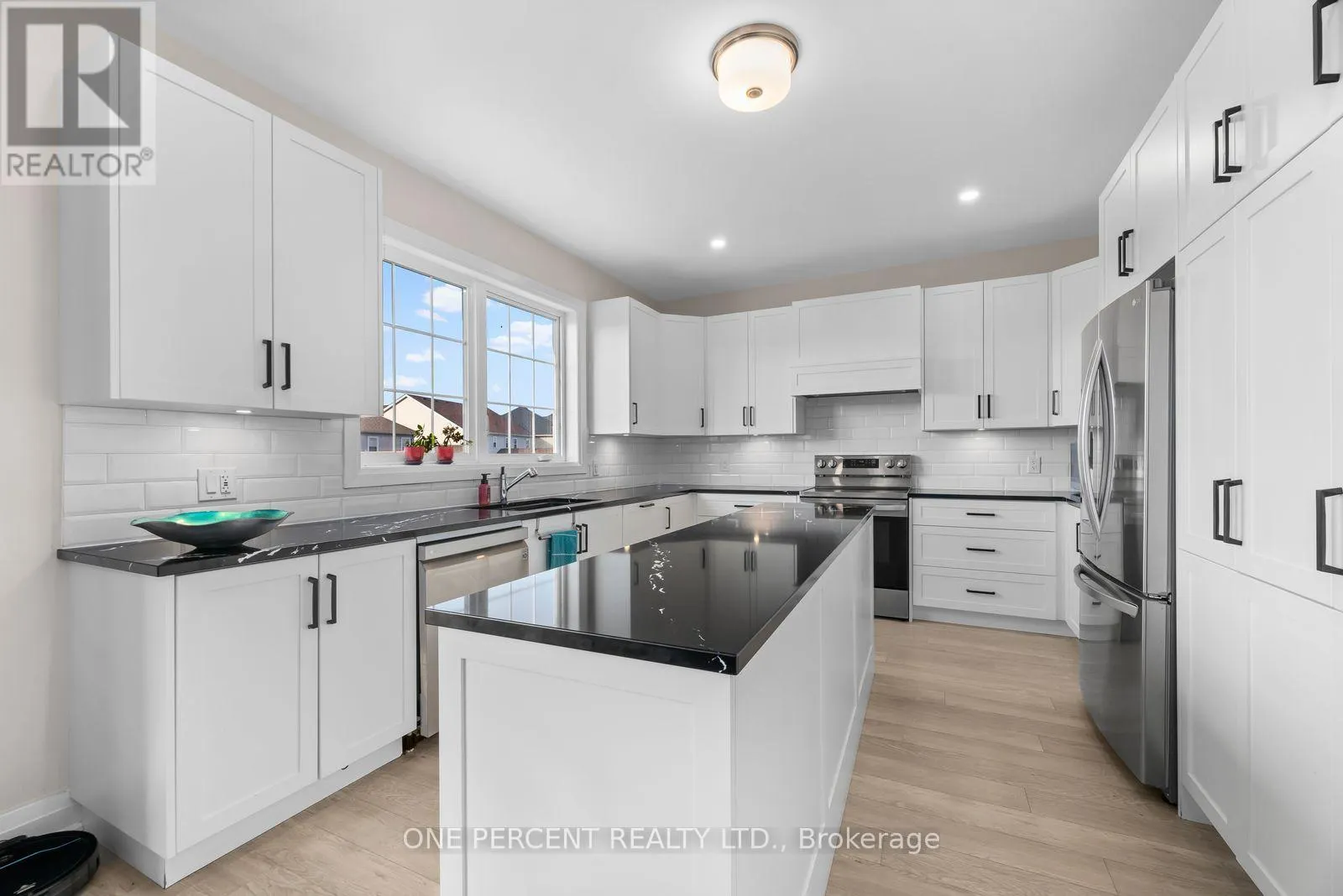 626 HAYLOCK GARDENS