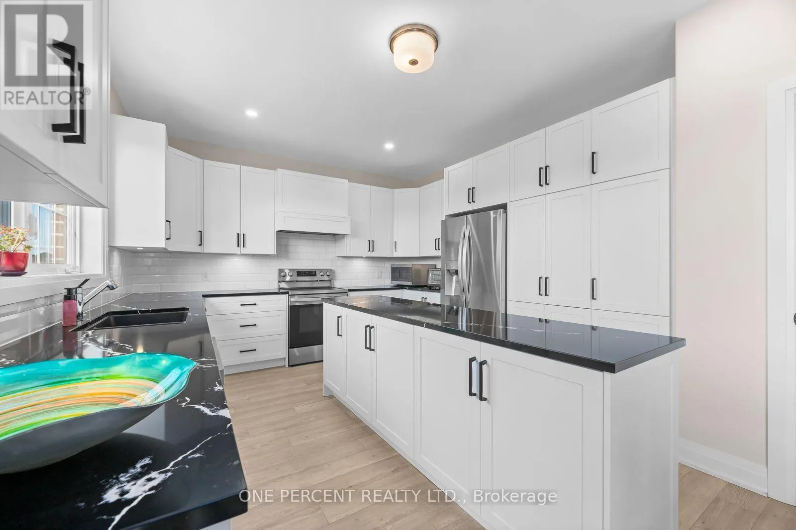 626 HAYLOCK GARDENS