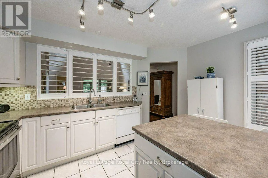 16 - 784 GORDON STREET #16