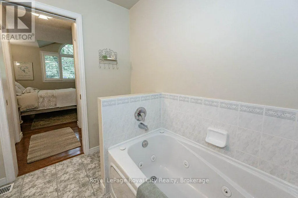 16 - 784 GORDON STREET #16