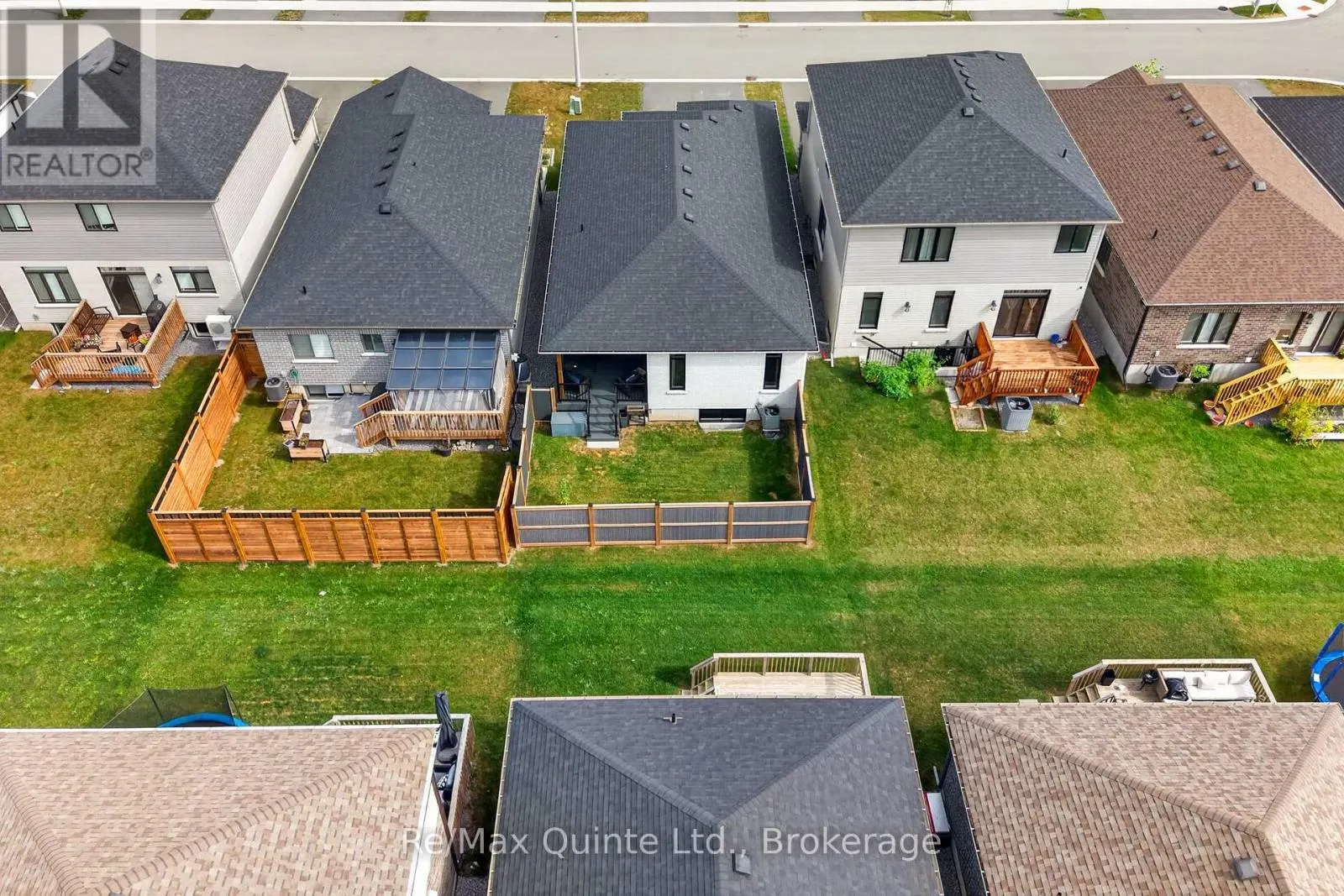 9 PEACE RIVER STREET