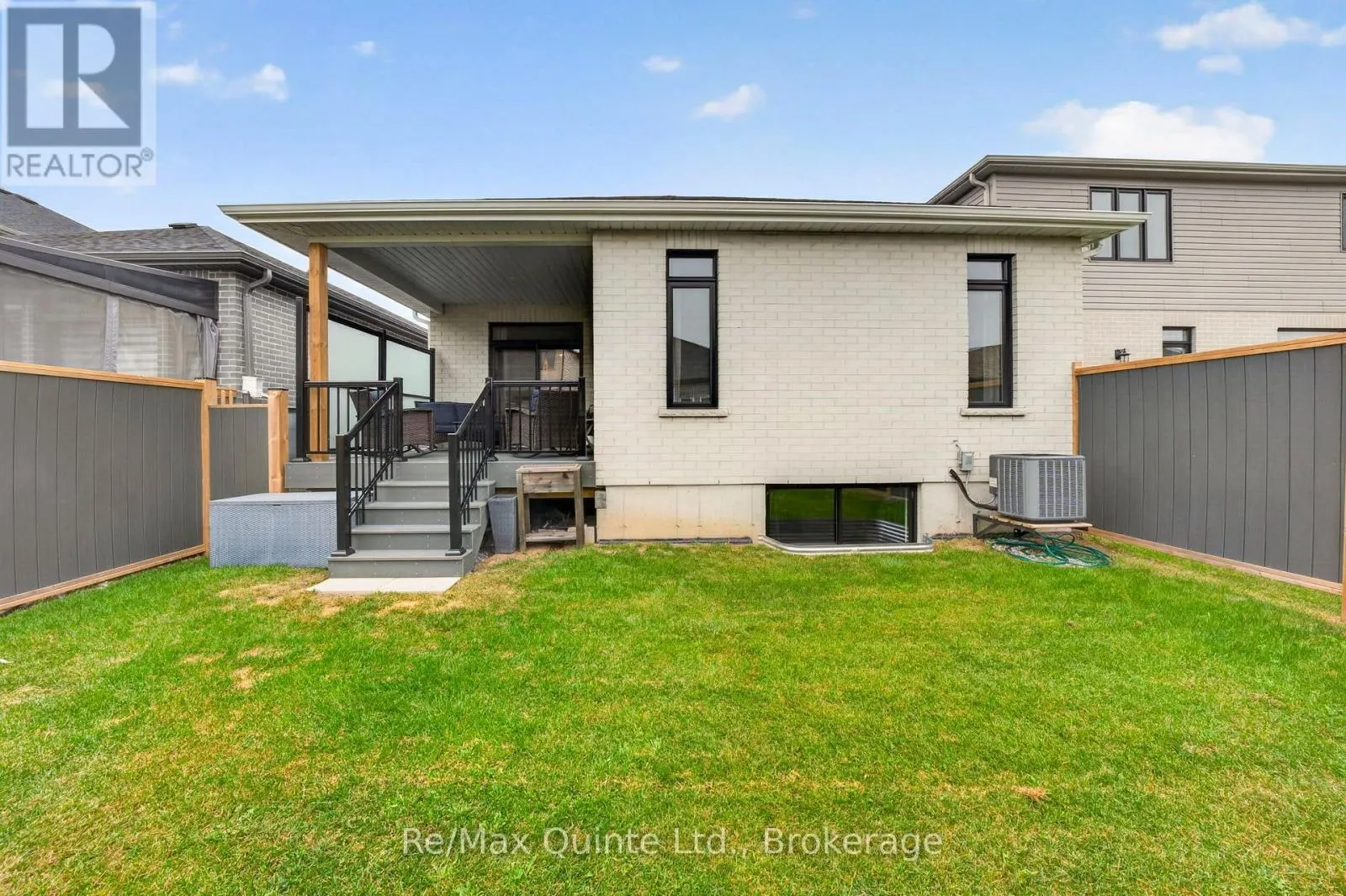 9 PEACE RIVER STREET