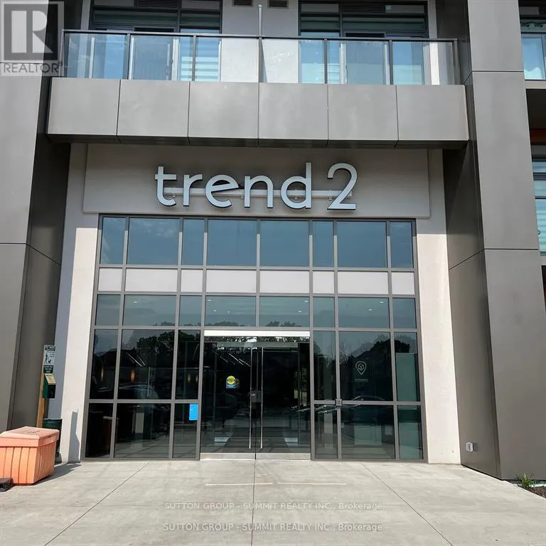 227 - 460 DUNDAS STREET E