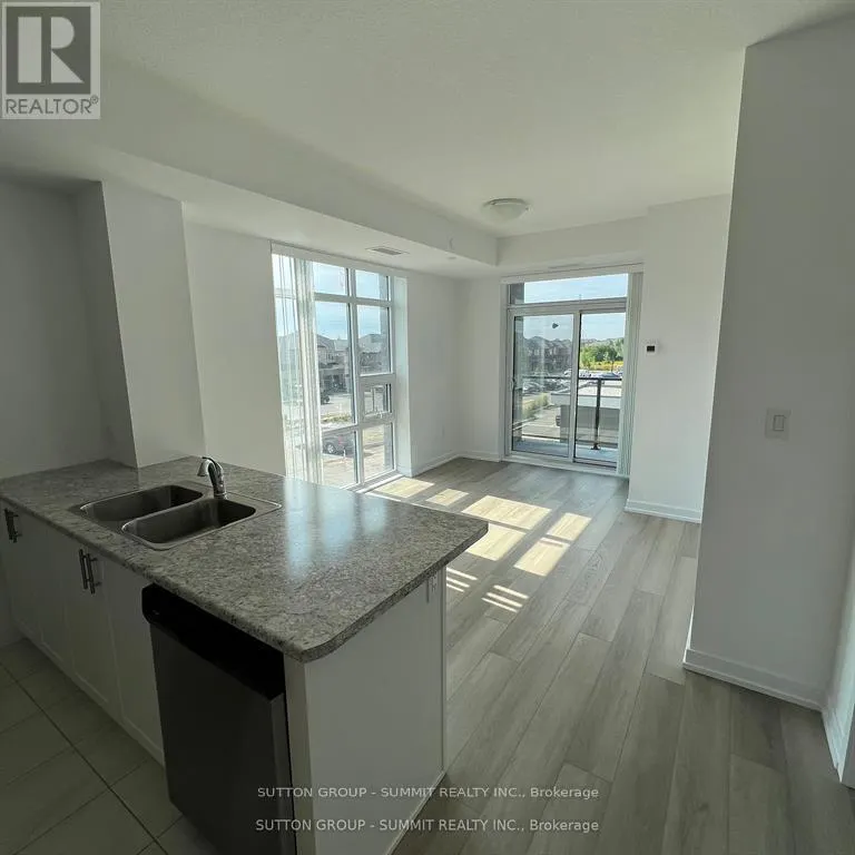 227 - 460 DUNDAS STREET E