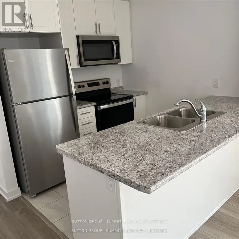 227 - 460 DUNDAS STREET E