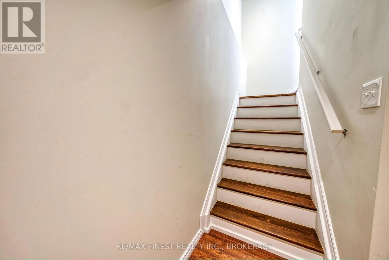 1017 WOODHAVEN DRIVE