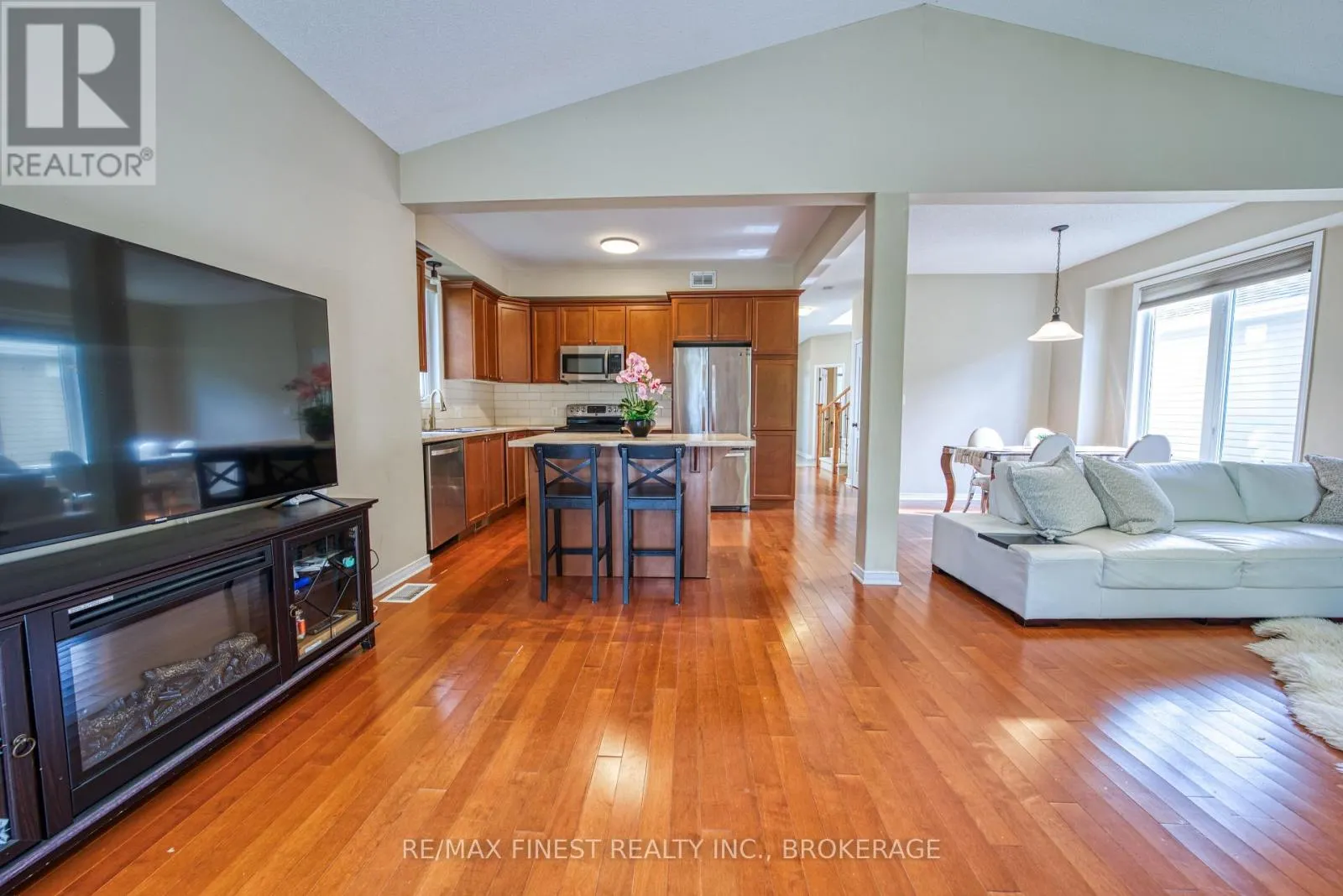 1017 WOODHAVEN DRIVE