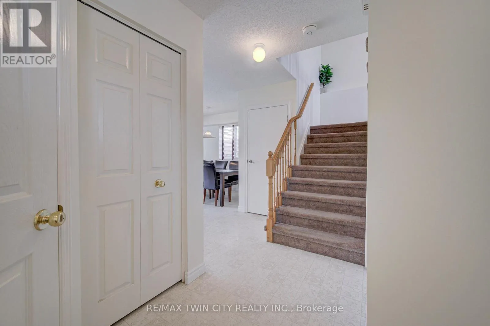 1064 COPPER LEAF CRESCENT