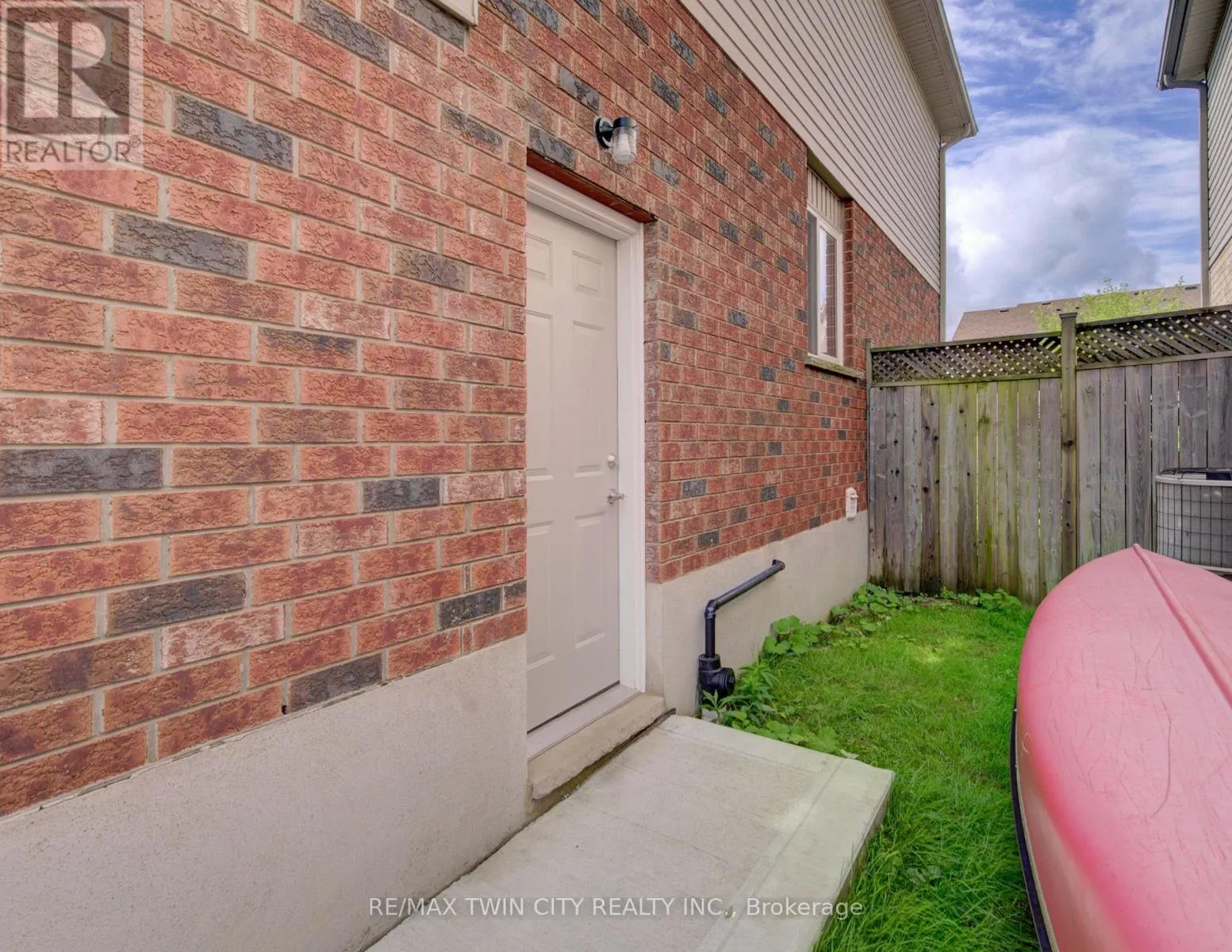 1064 COPPER LEAF CRESCENT