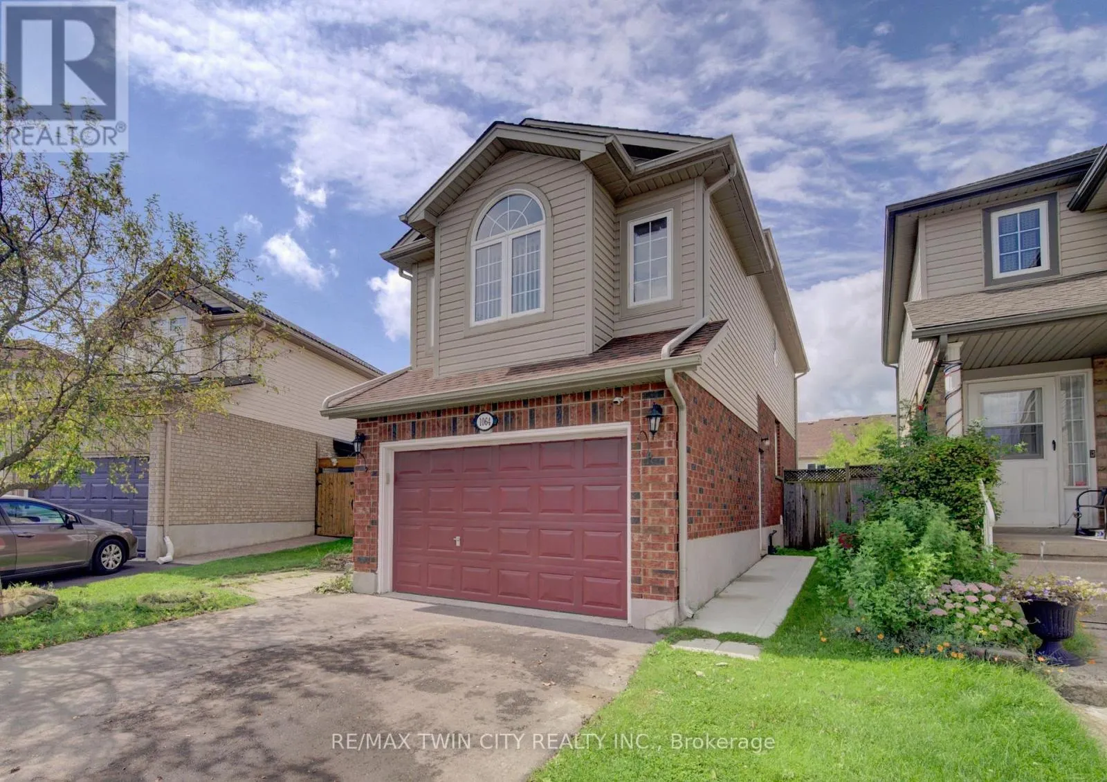 1064 COPPER LEAF CRESCENT