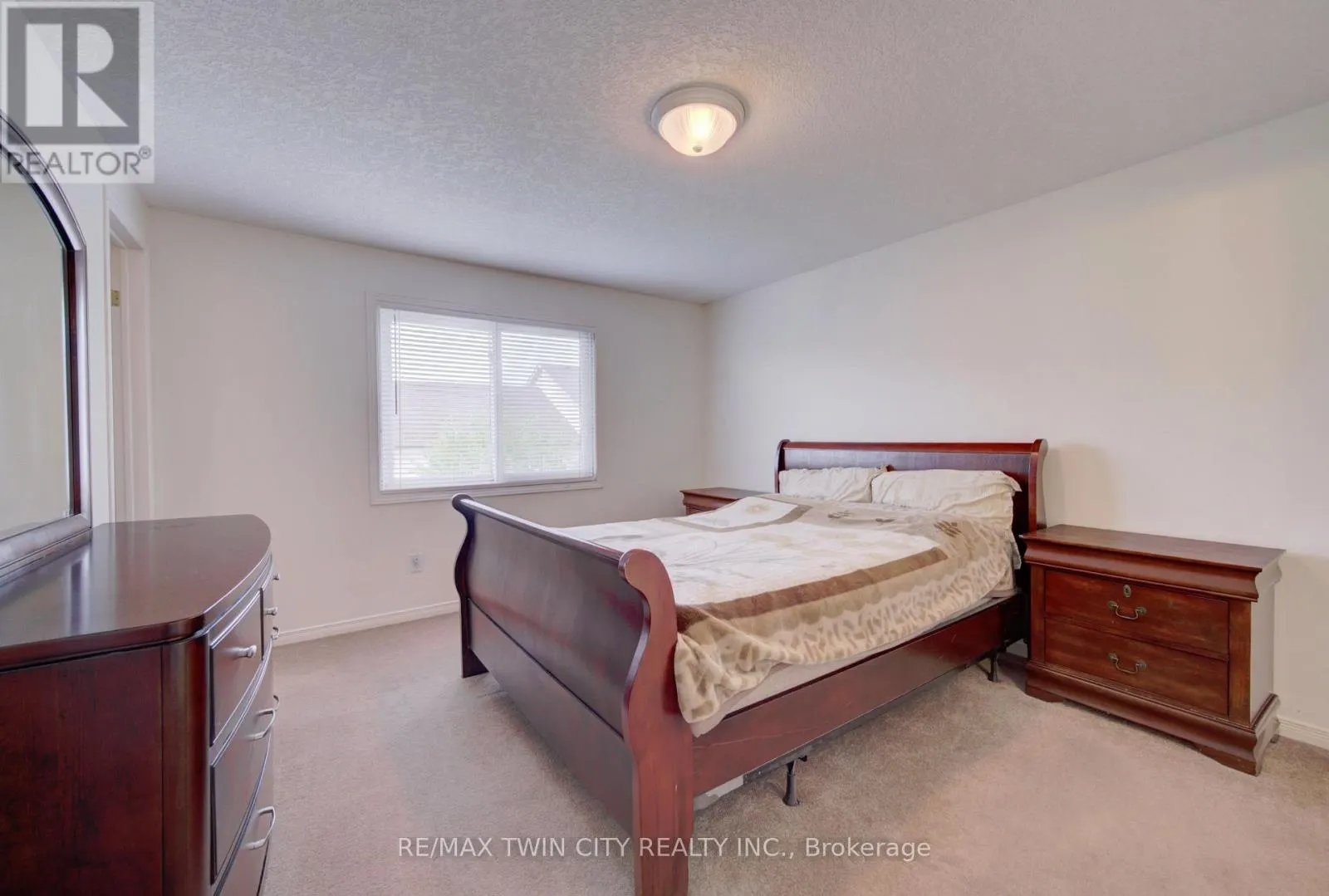 1064 COPPER LEAF CRESCENT