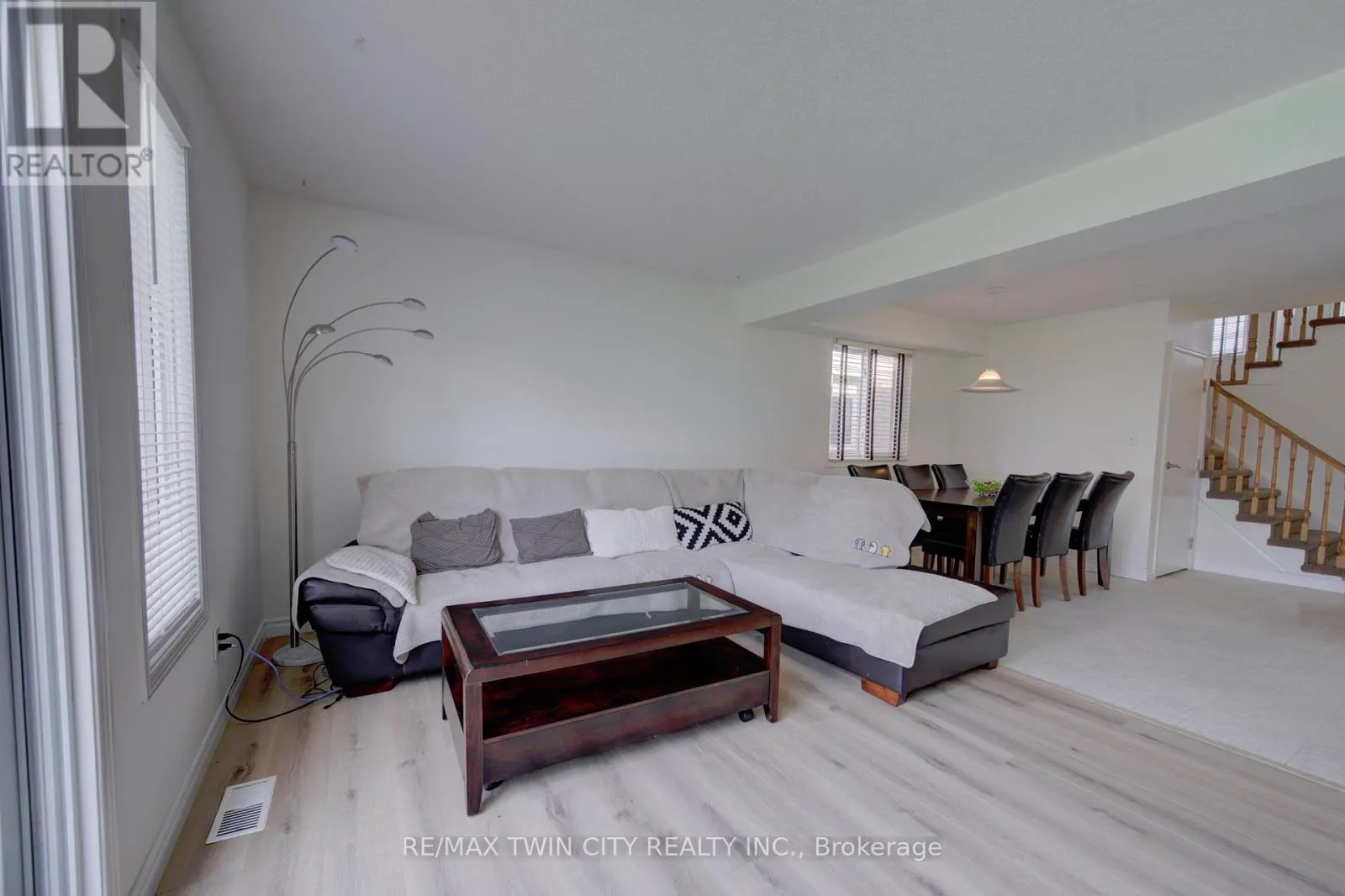 1064 COPPER LEAF CRESCENT