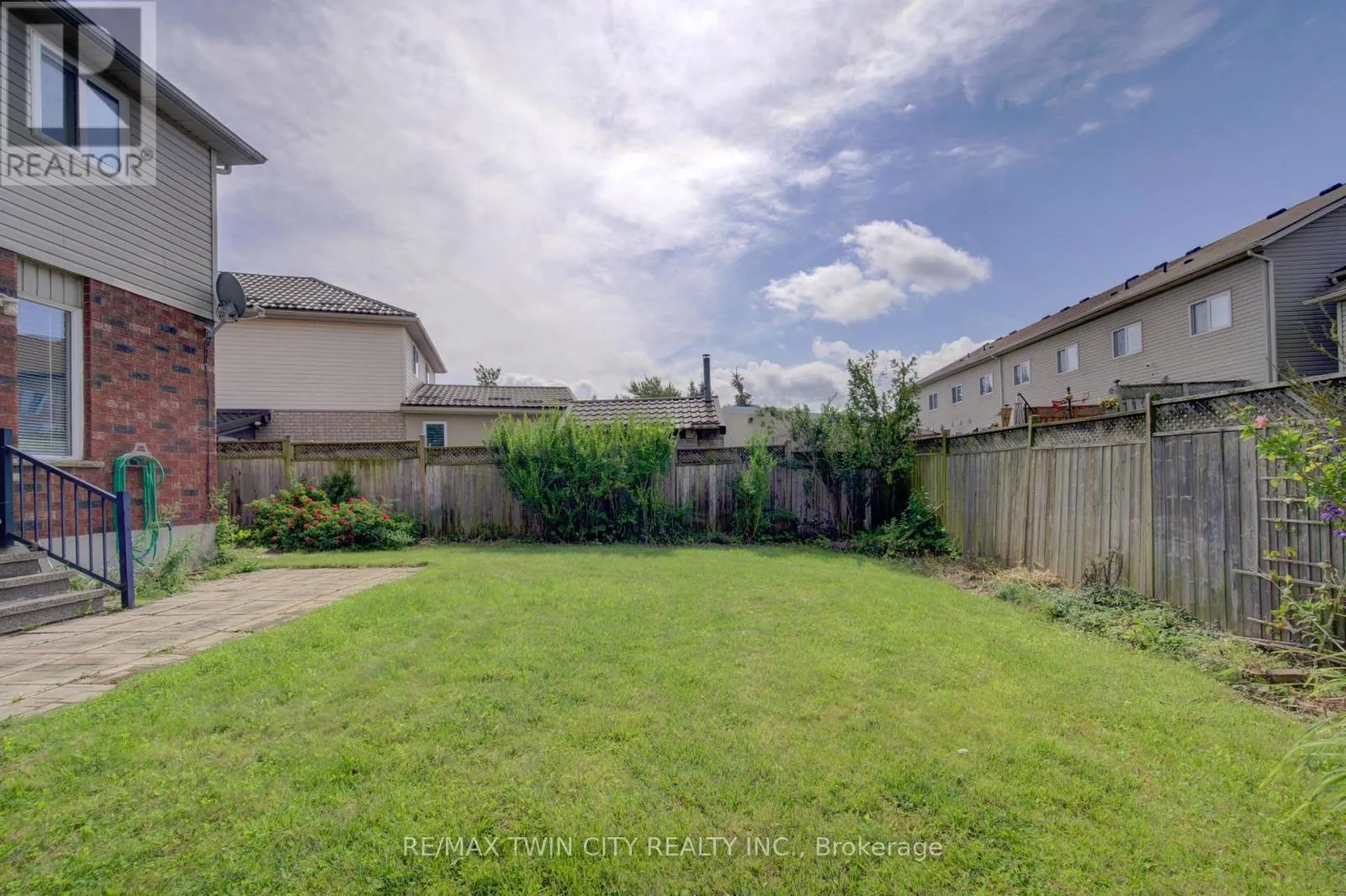 1064 COPPER LEAF CRESCENT
