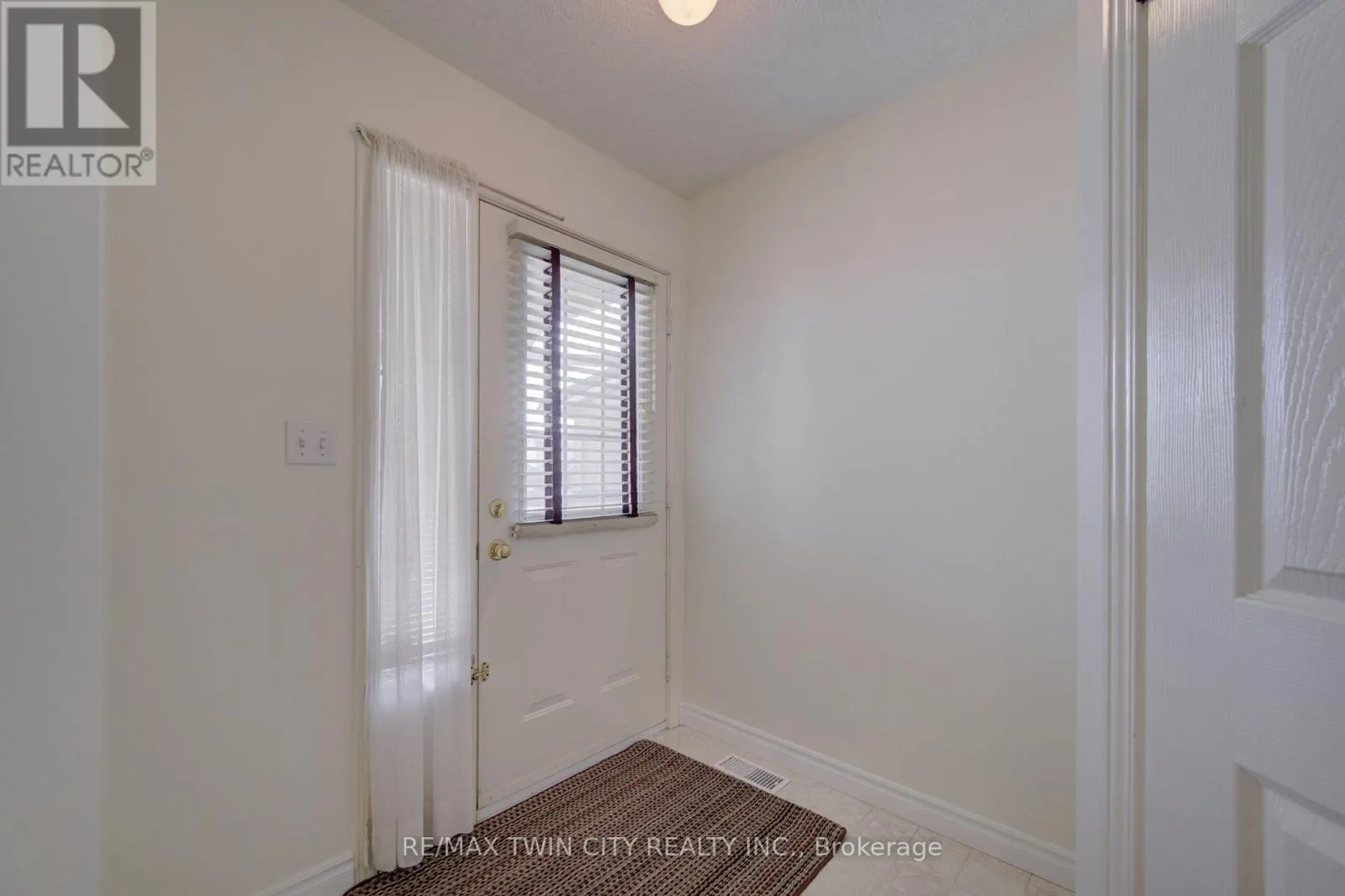 1064 COPPER LEAF CRESCENT