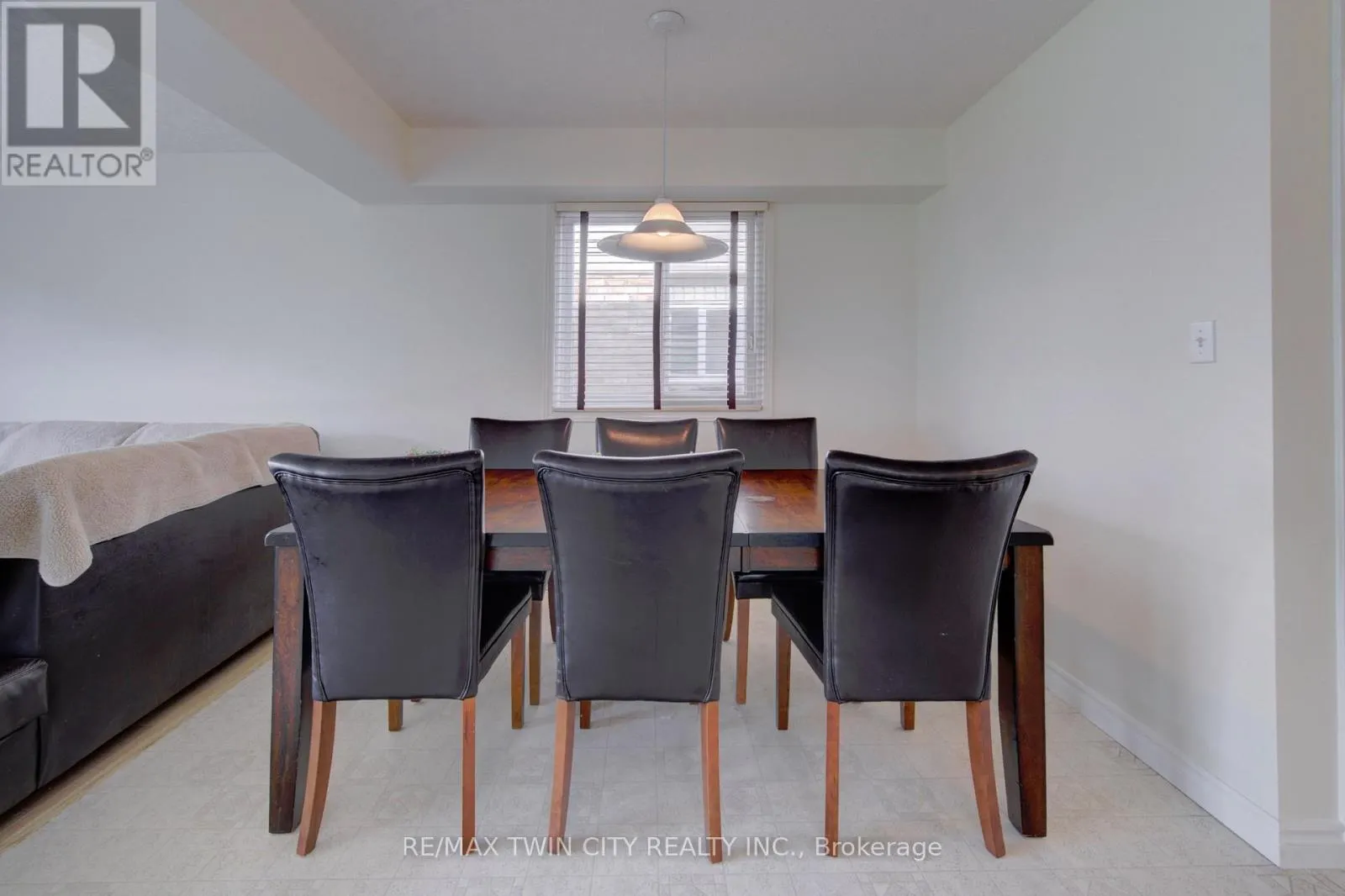 1064 COPPER LEAF CRESCENT