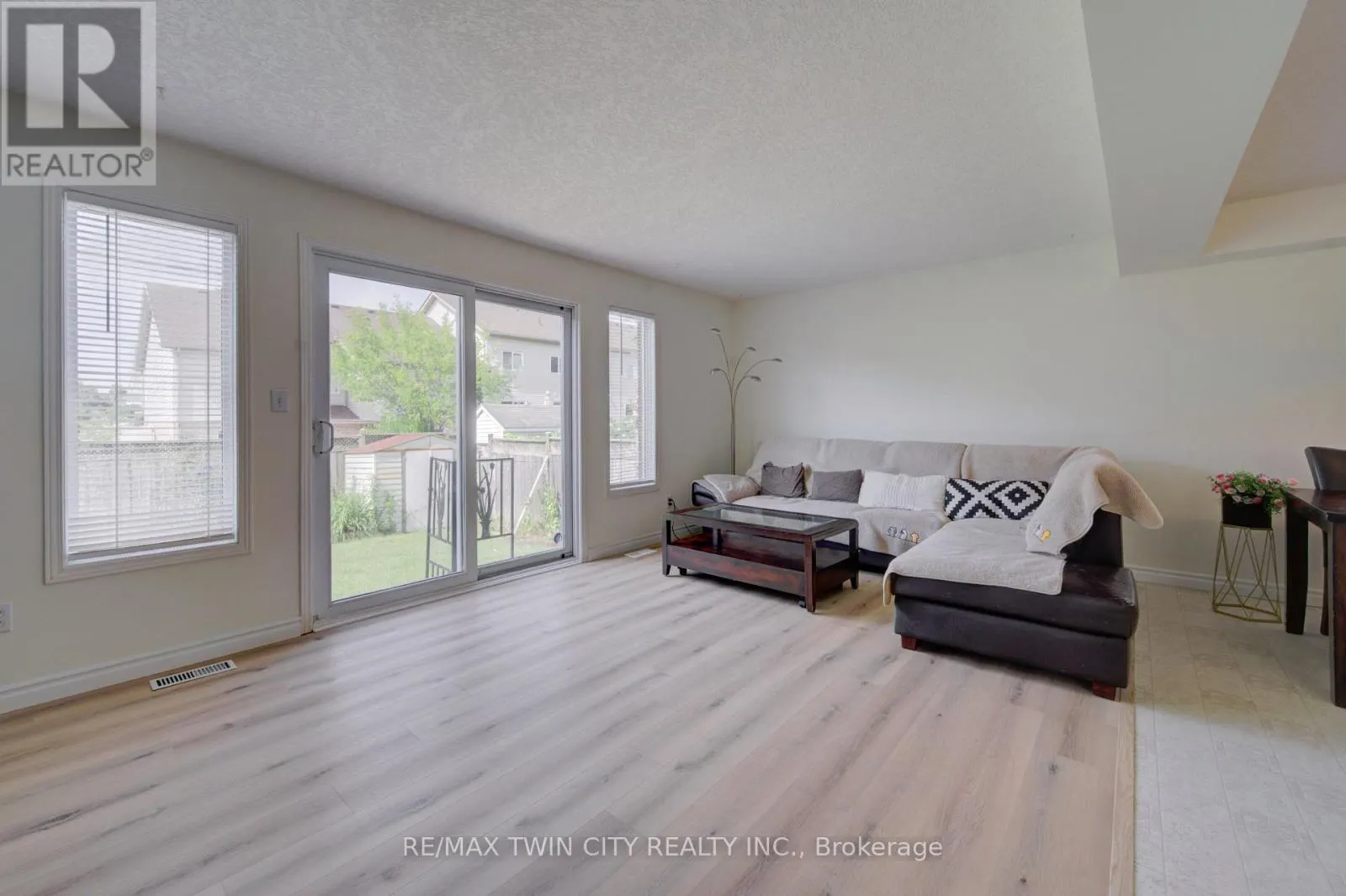 1064 COPPER LEAF CRESCENT