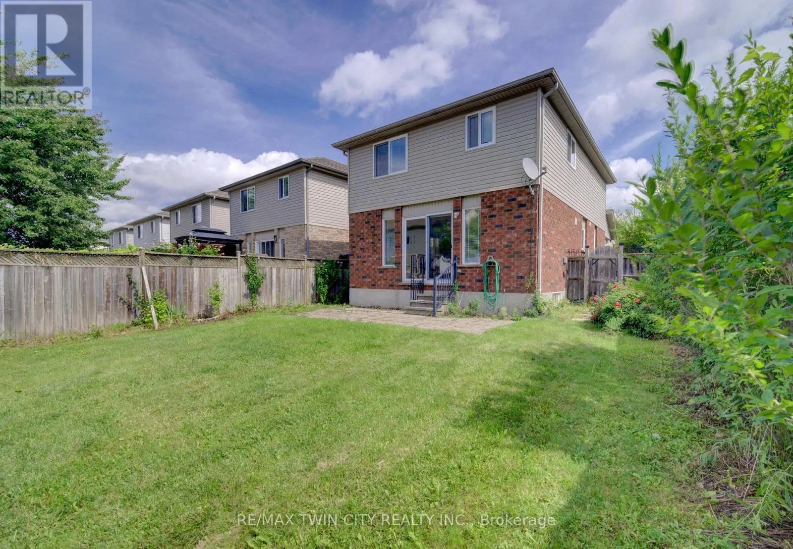1064 COPPER LEAF CRESCENT